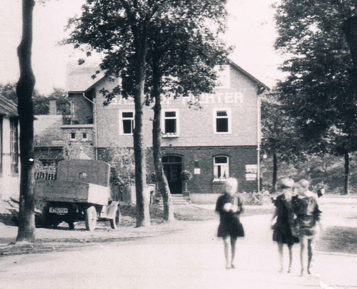 Gasthof Richter nach 1920; Lkw der Firma Schlinkert